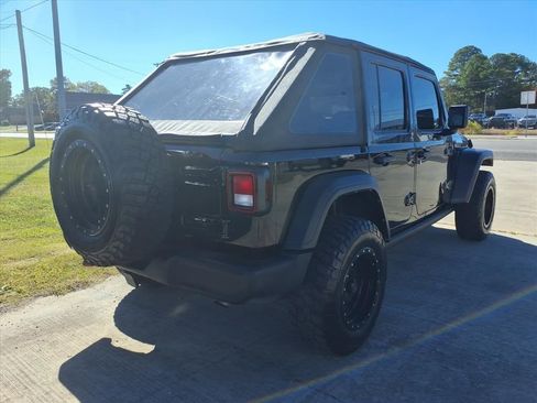 Used 2022 Jeep Wrangler Unlimited Sport image 7