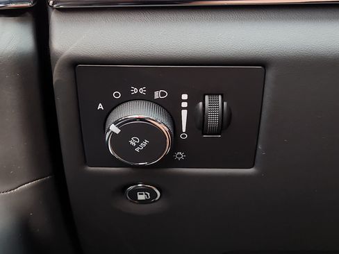 Used 2021 Jeep Grand Cherokee Summit AWD/4WD image 25