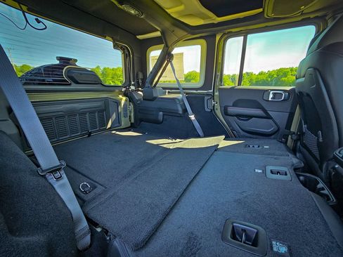 New 2026 Jeep Wrangler Unlimited Rubicon AWD/4WD image 36