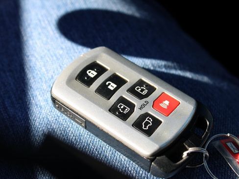 Used 2019 Toyota Sienna Limited image 25