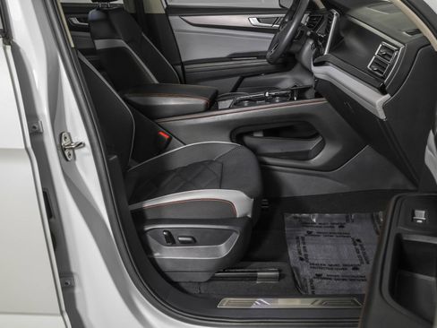 Used 2024 Volkswagen Atlas Peak Edition SEL image 49