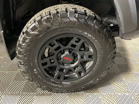 Used 2021 Toyota Tacoma TRD Off-Road AWD/4WD image 38