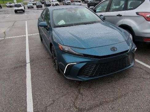 Used 2026 Toyota Camry SE FWD image 4