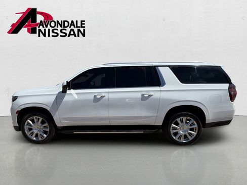Used 2021 Chevrolet Suburban LT RWD image 3