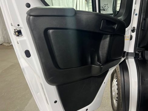 Used 2025 RAM ProMaster 2500 w/ Convenience Group FWD image 17