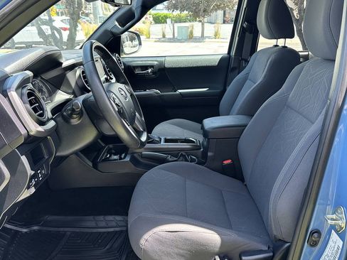 Used 2019 Toyota Tacoma TRD Off-Road w/ Technology Package AWD/4WD image 15