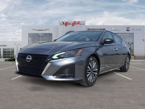 Used 2025 Nissan Altima 2.5 SV FWD image 1