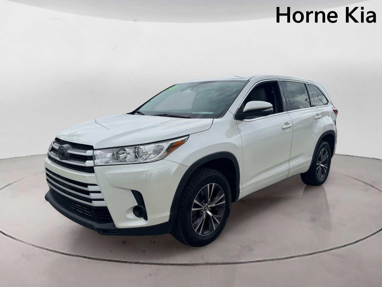 Used 2018 Toyota Highlander LE FWD image 7