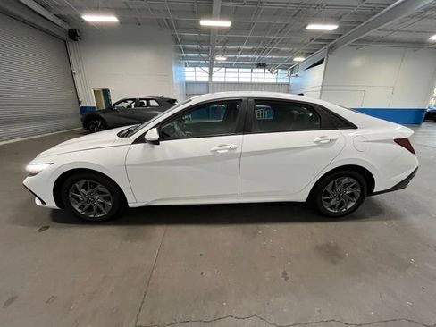 Used 2024 Hyundai Elantra SEL FWD image 6