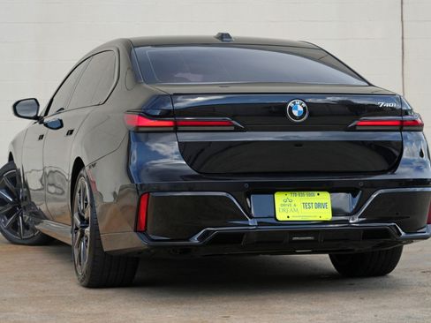 Used 2024 BMW 740i w/ Premium Package 2 RWD image 6