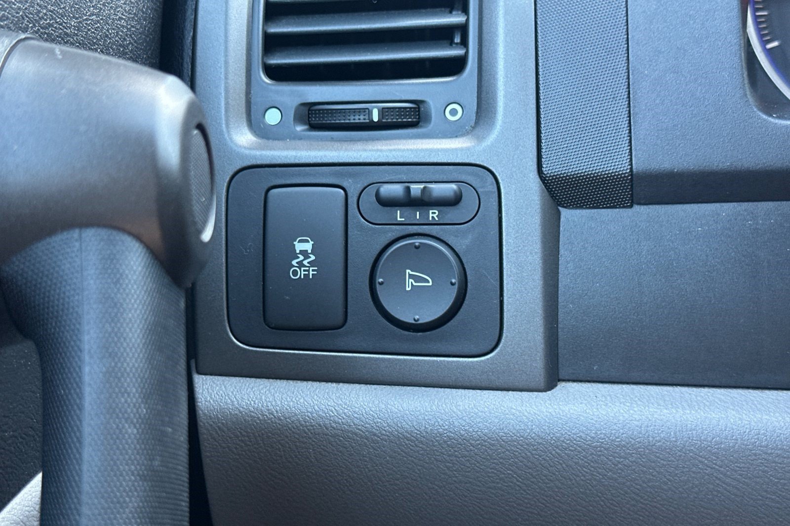 Used 2011 Honda CR-V LX image 31