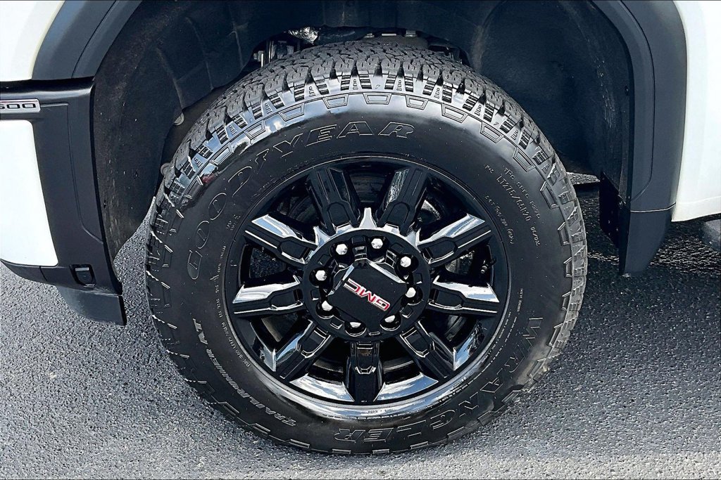 Used 2026 GMC Sierra 2500 AT4 w/ AT4 Premium Plus Package AWD/4WD image 32