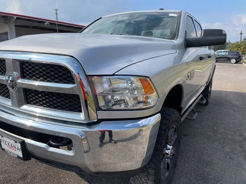 Used 2018 RAM 2500 Tradesman w/ Chrome Appearance Group image 10