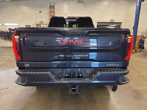 Used 2025 GMC Sierra 2500 AT4 w/ AT4 Preferred Package AWD/4WD image 5
