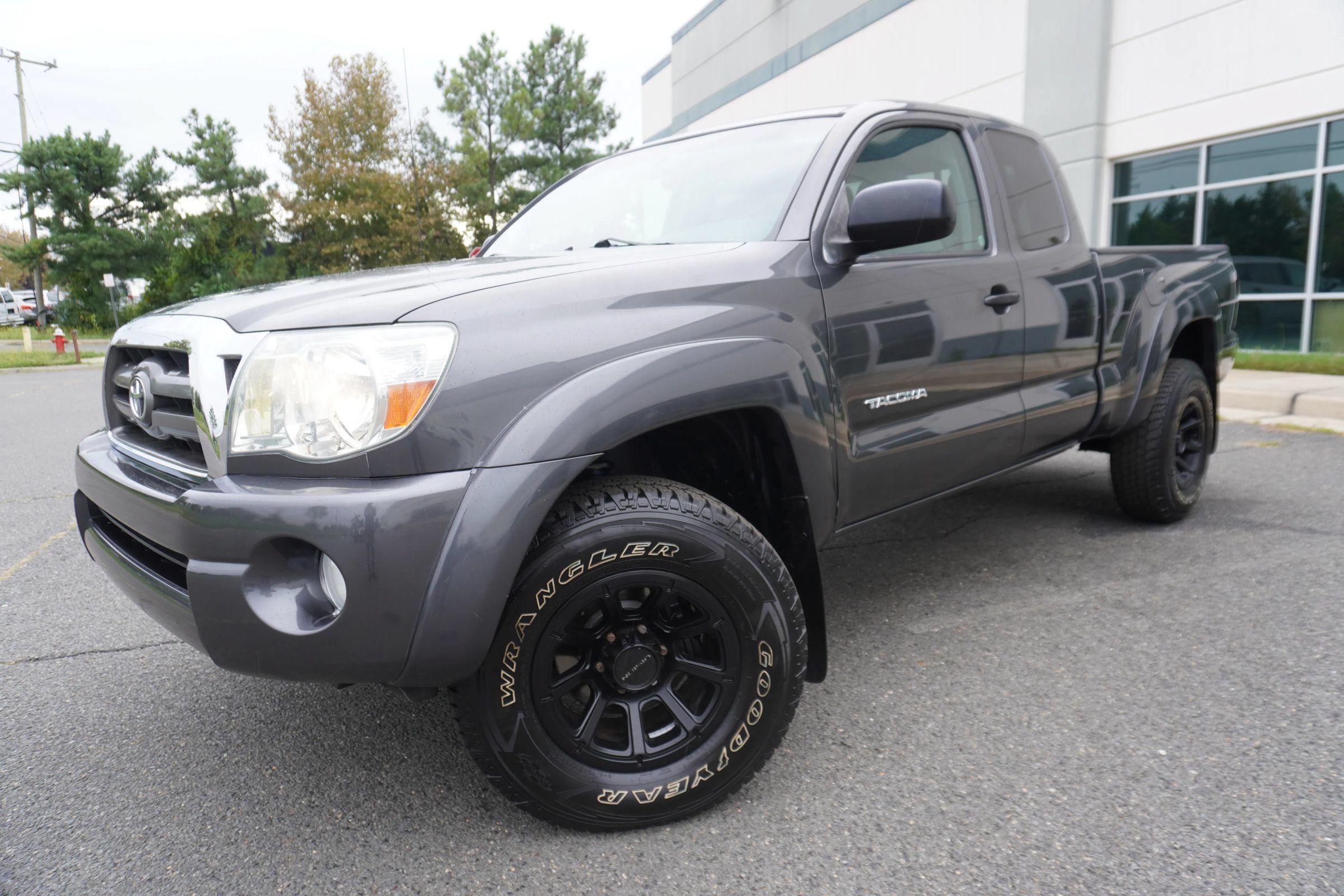 Used 2010 Toyota Tacoma 4x4 Access Cab V6 image 3