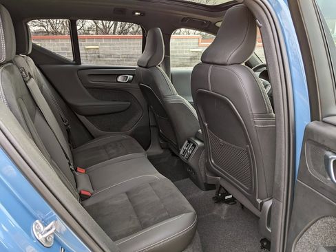 Certified 2025 Volvo XC40 B5 Plus image 25