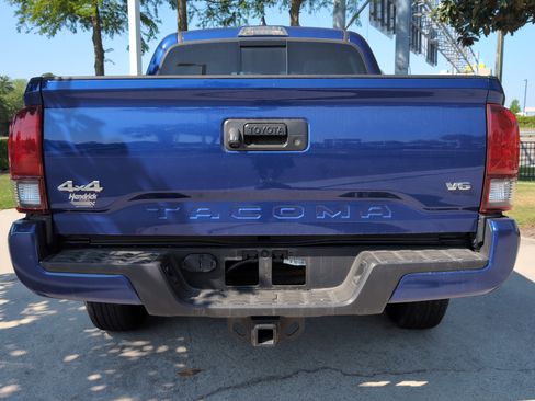 Used 2023 Toyota Tacoma SR5 w/ Technology Package image 9