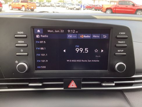 Used 2024 Hyundai Elantra SE FWD image 20