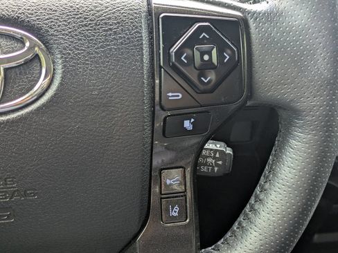 Used 2022 Toyota 4Runner TRD Off-Road Premium w/ Moonroof Package AWD/4WD image 27