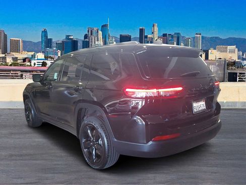 Used 2025 Jeep Grand Cherokee L Altitude image 5