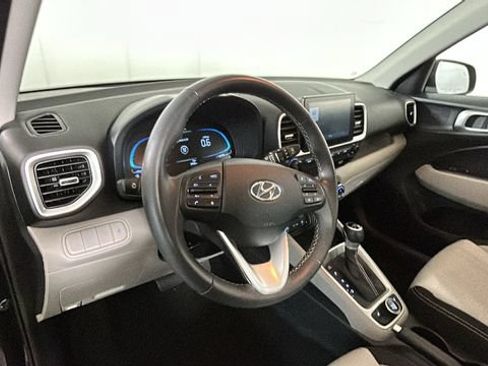 Used 2026 Hyundai Venue SEL FWD image 13