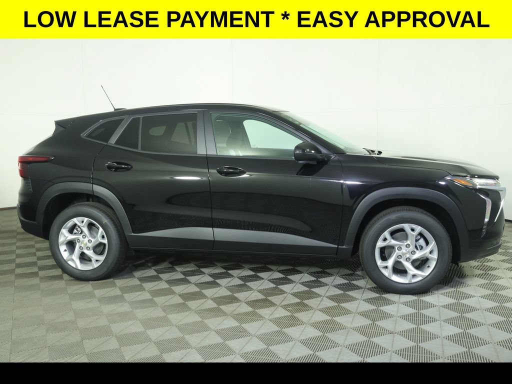 New 2026 Chevrolet Trax LS w/ LS Convenience Package FWD image 2