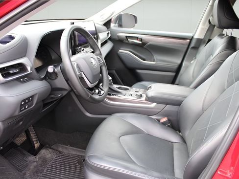 Used 2023 Toyota Highlander Platinum AWD/4WD image 9