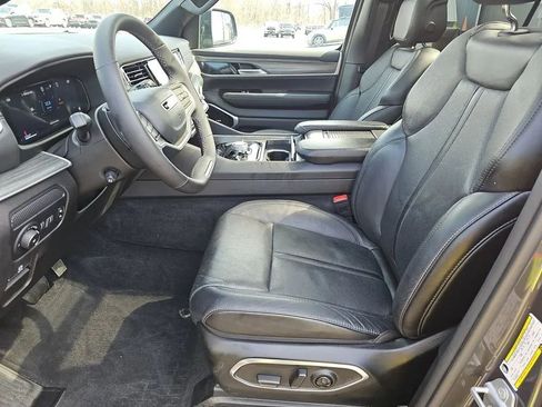 Used 2024 Jeep Wagoneer L Series III w/ Premium Group I image 7