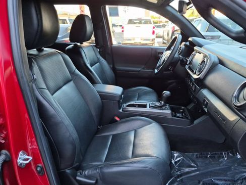Used 2022 Toyota Tacoma TRD Sport w/ TRD Premium Sport Package AWD/4WD image 27