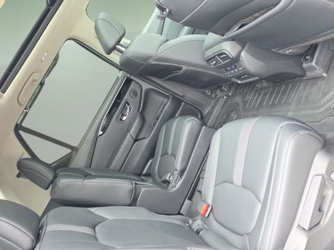 Used 2025 Honda Pilot Touring image 17