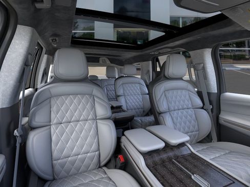 New 2026 Lincoln Navigator Black Label AWD/4WD image 10