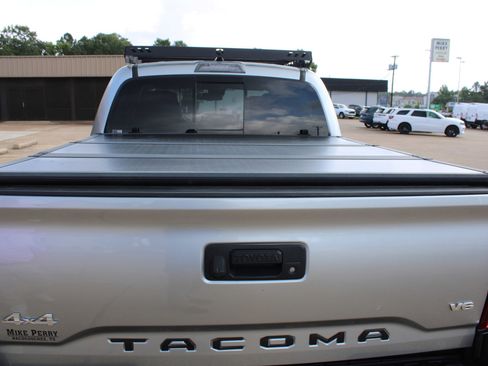 Used 2023 Toyota Tacoma SR5 AWD/4WD image 12