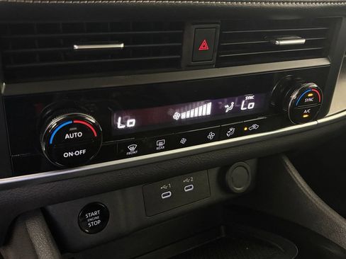 Used 2024 Nissan Rogue SV FWD image 26