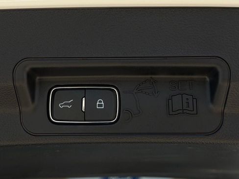 Used 2023 Ford Explorer XLT AWD/4WD image 26