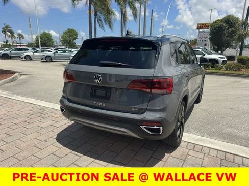 Certified 2024 Volkswagen Taos SE w/ Panoramic Sunroof Package AWD/4WD image 5