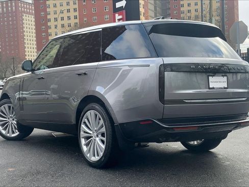 New 2025 Land Rover Range Rover Long Wheelbase SE image 12