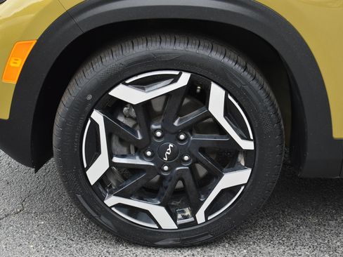Used 2024 Kia Seltos SX w/ SX Sunroof Package AWD/4WD image 11