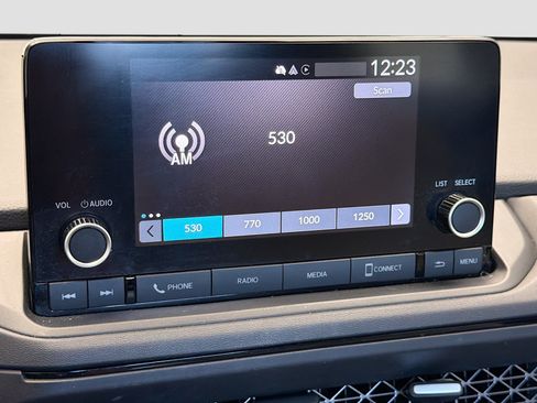 Used 2023 Honda Accord EX image 9