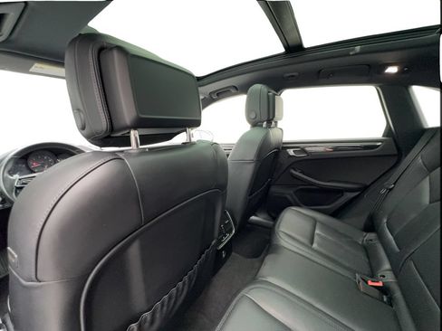Used 2023 Porsche Macan AWD/4WD image 24