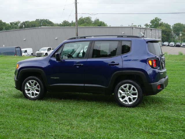 Used 2018 Jeep Renegade Latitude w/ Cold Weather Group AWD/4WD image 8