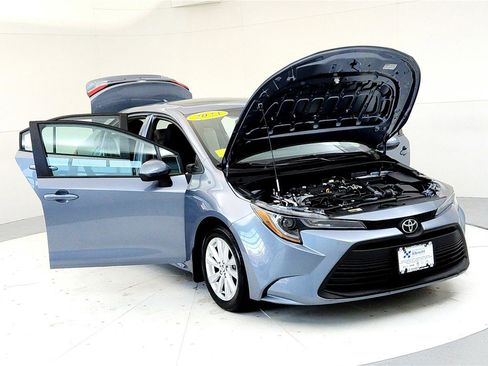 Used 2023 Toyota Corolla LE image 9