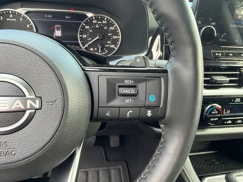 Used 2025 Nissan Pathfinder SL AWD/4WD image 17