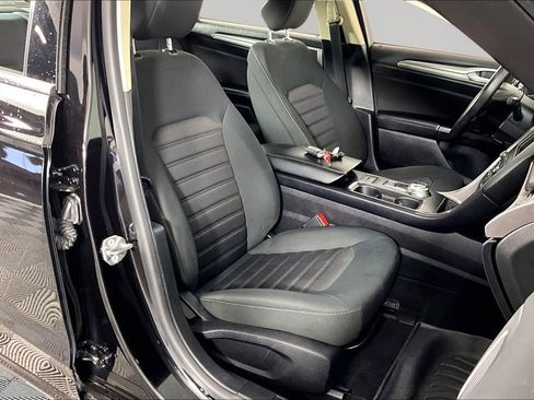 Used 2020 Ford Fusion SE FWD image 25