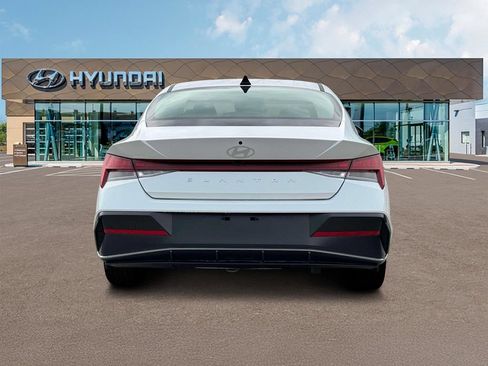 Used 2025 Hyundai Elantra SEL w/ Cargo Package FWD image 6
