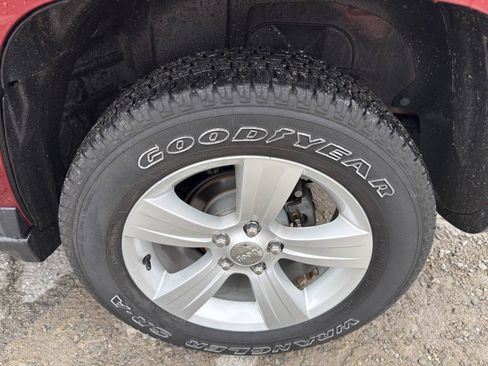 Used 2014 Jeep Compass Latitude AWD/4WD image 13