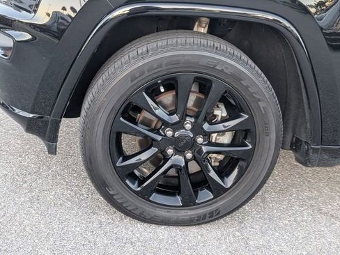 Used 2021 Jeep Grand Cherokee Laredo X image 4