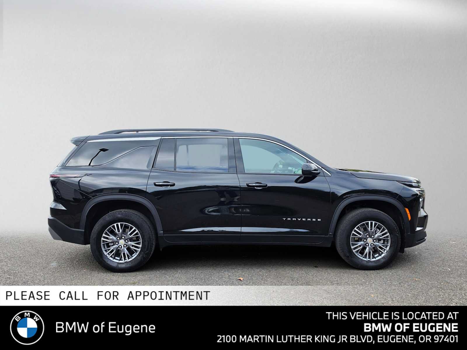 Used 2025 Chevrolet Traverse LT AWD/4WD image 2