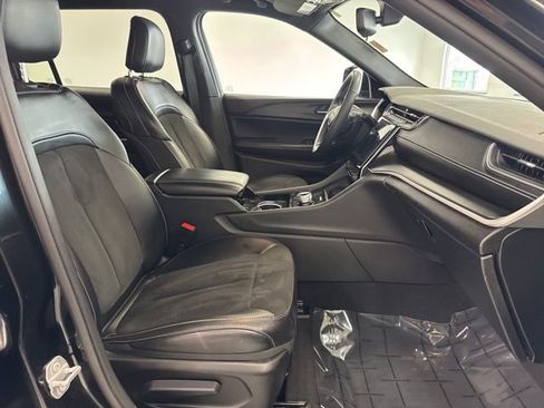 Used 2023 Jeep Grand Cherokee L Altitude image 25