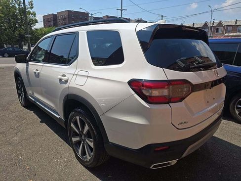 Used 2023 Honda Pilot Touring image 3
