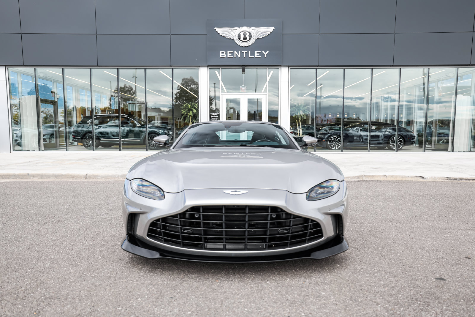 Used 2023 Aston Martin V12 Vantage RWD image 20